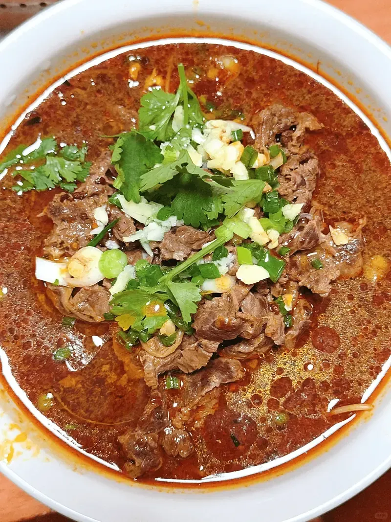 Sizzling oil infusing spices