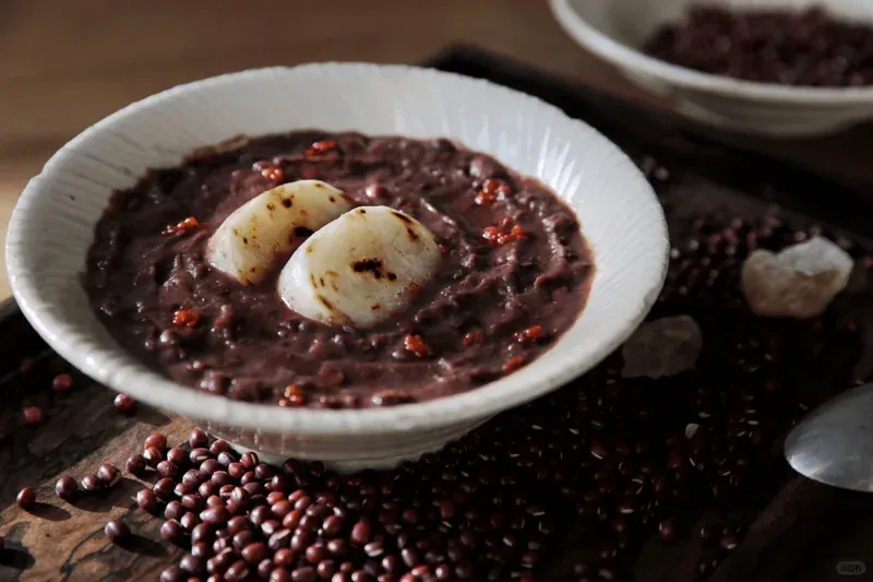 Dongzhi Delicacies: Embracing Tradition with Red Bean and Roasted Rice Cake Soup