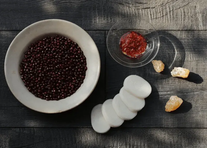 Ingredients for red bean and rice cake soup