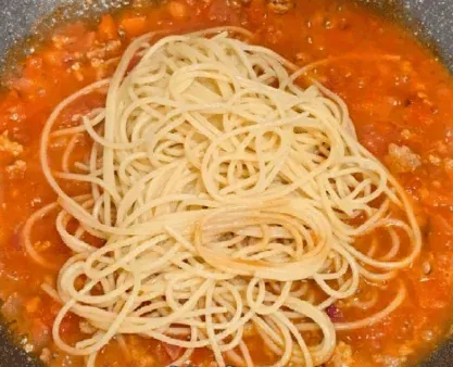 Combining pasta and sauce