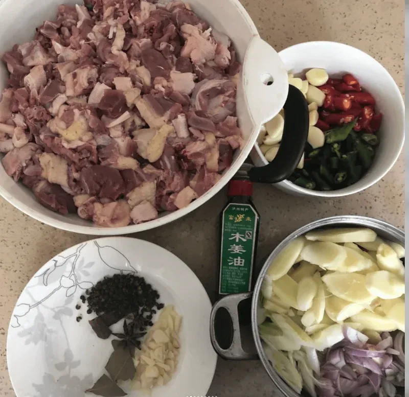 Preparing duck and blood